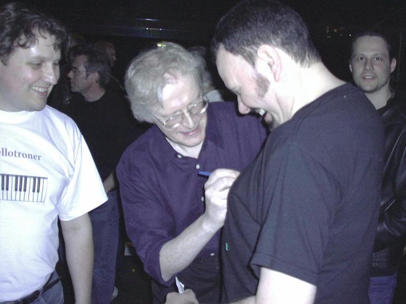 mf-mws.jpg - The Mean Fiddler, 12th May, 2004 [photo: Dominic Scott]