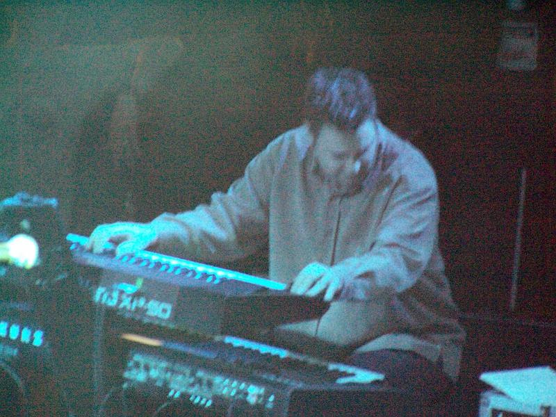 100_0524.JPG - The Mean Fiddler, 12th May, 2004 [photo: James Barry]