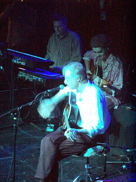 100_0542.JPG - The Mean Fiddler, 12th May, 2004 [photo: James Barry]