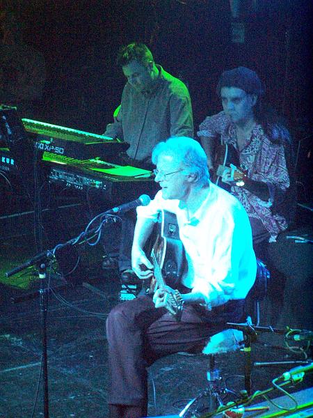 100_0545.JPG - The Mean Fiddler, 12th May, 2004 [photo: James Barry]