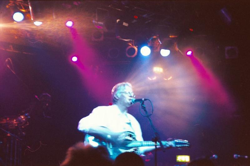 woolly03.jpg - The Mean Fiddler, 12th May, 2004 [photo: Marco de Niet]