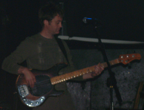 mf-craig.jpg - The Mean Fiddler, 12th May, 2004 [photo: Rob Price]