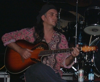 steve colour.jpg - The Mean Fiddler, 12th May, 2004 [photo: Rob Price]
