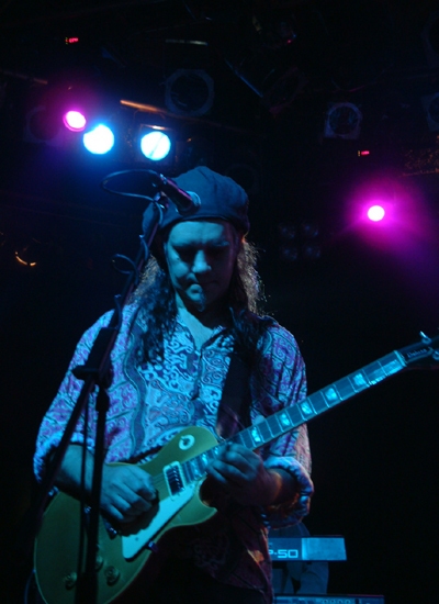 steve_3.jpg - The Mean Fiddler, 12th May, 2004 [photo: Rob Price]